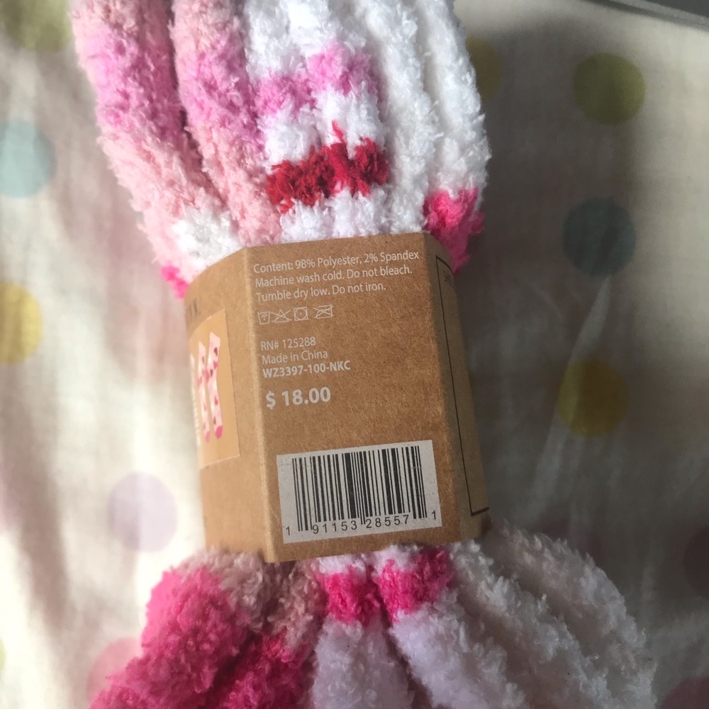 NWT 3 Pack of Rae Dunn Cozy Hearts Socks - Picture 5 of 6